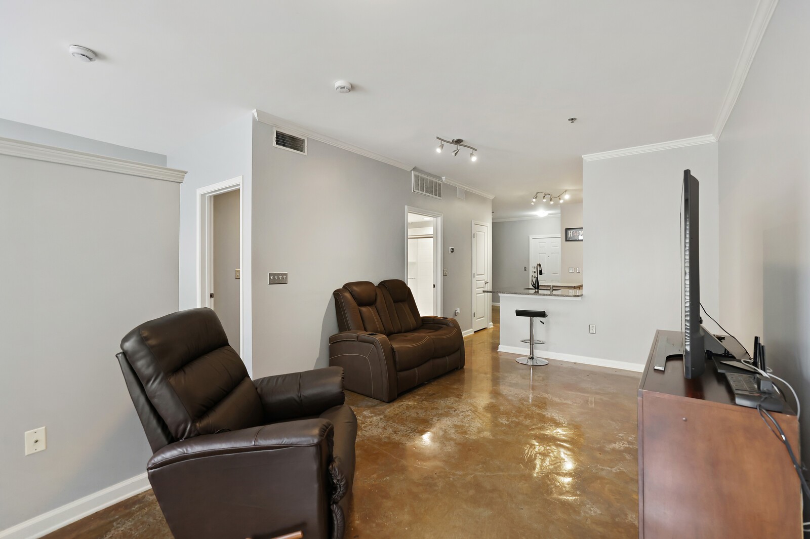 1803 Broadway Unit: 611