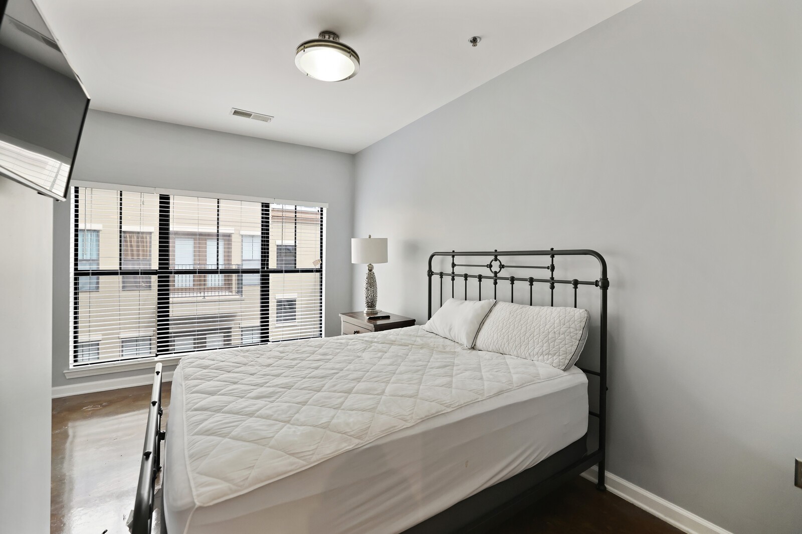 1803 Broadway Unit: 611