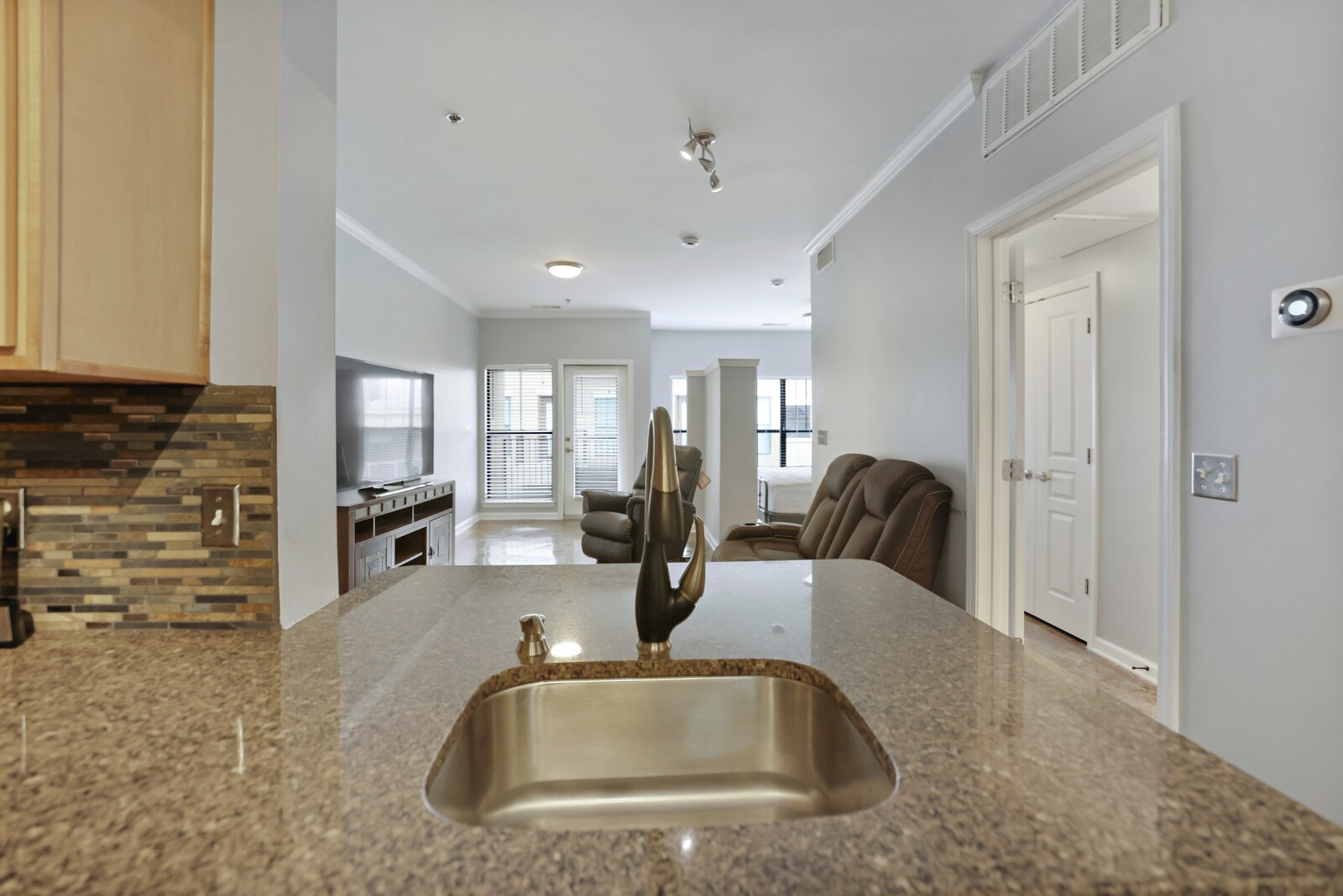 1803 Broadway Unit: 611