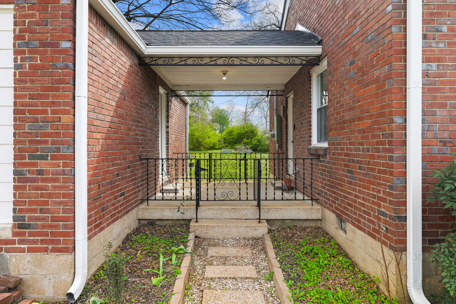 705 Drummond Dr