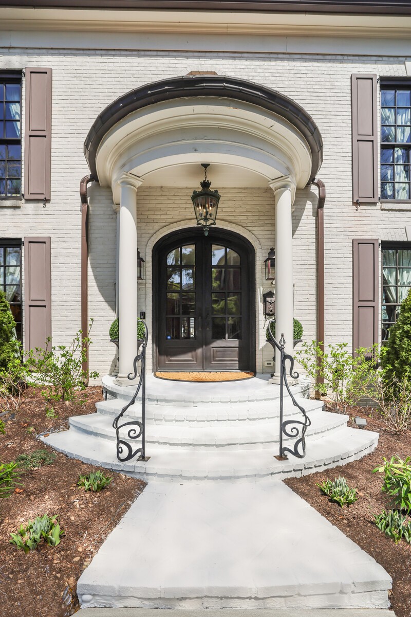 2126 Golf Club Ln