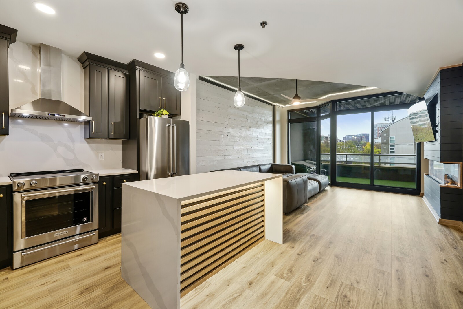 600 12th Ave, S Unit: 629