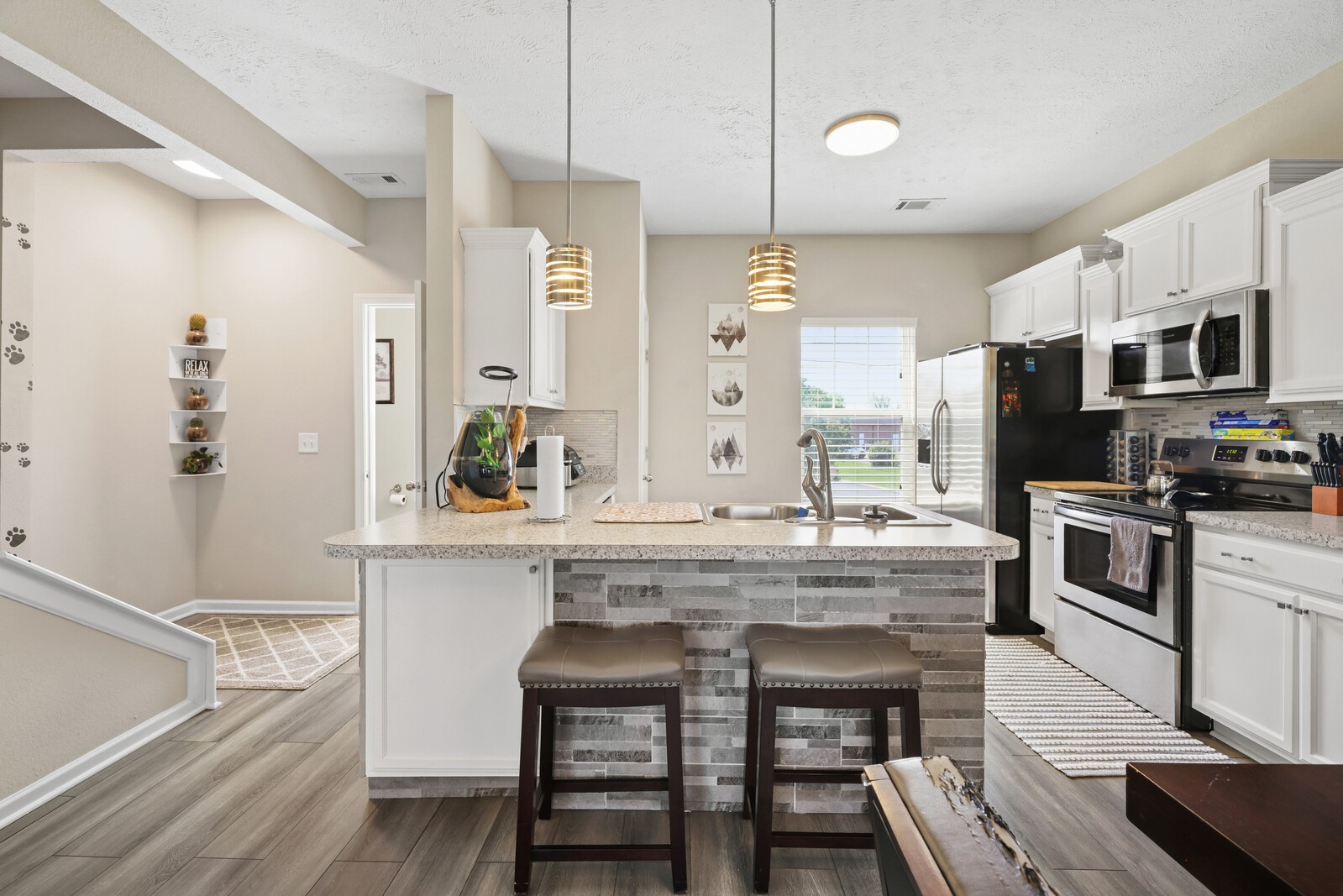 102 Ramsden Ave