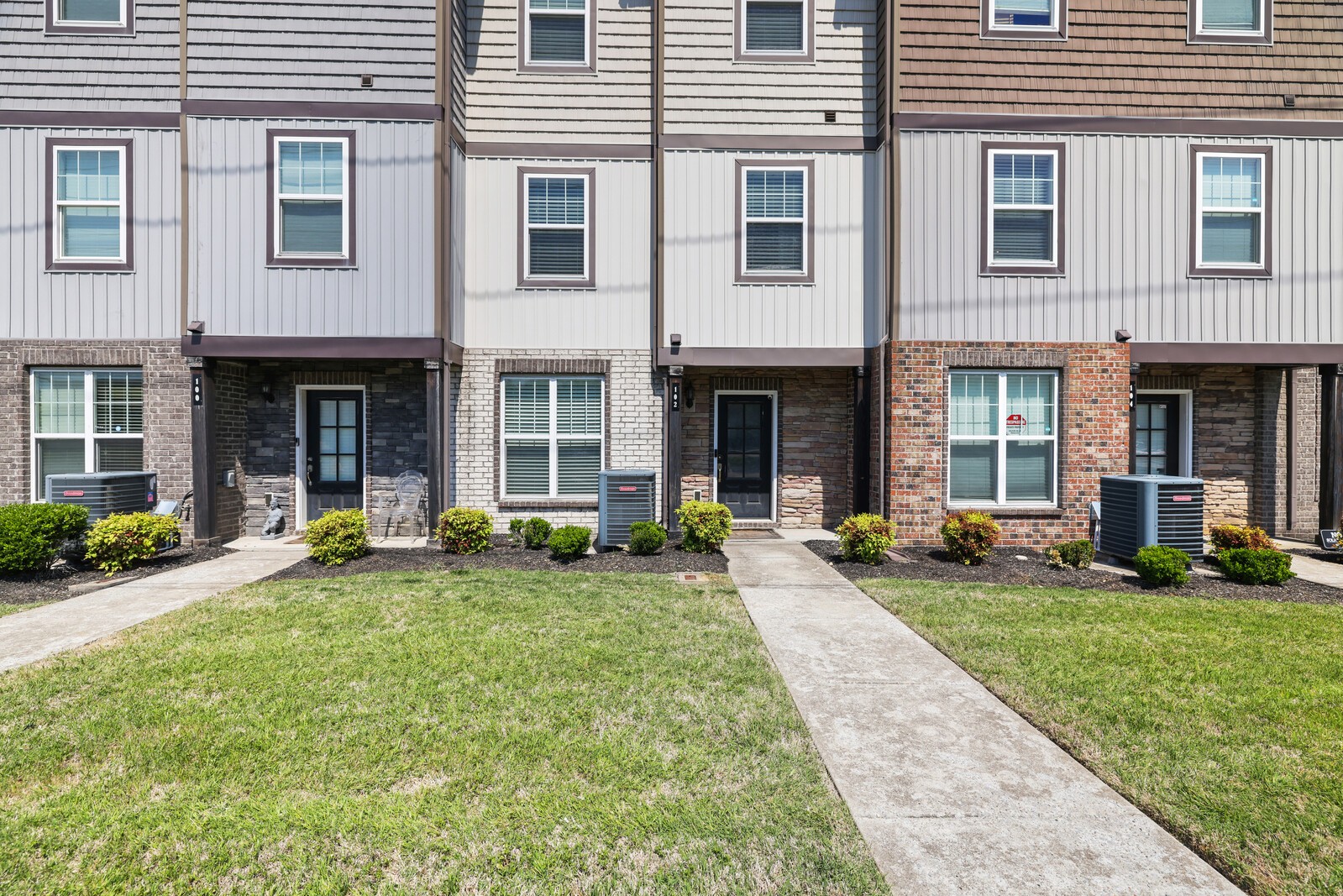102 Ramsden Ave