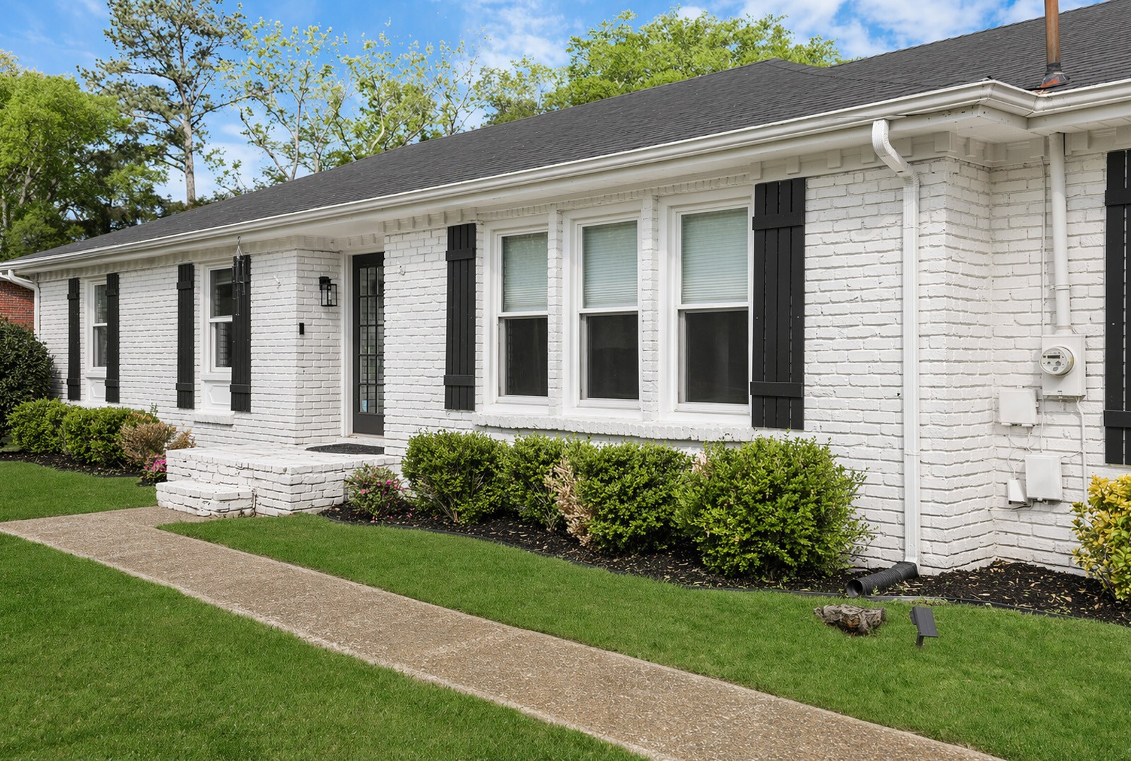 1136 Howell Dr