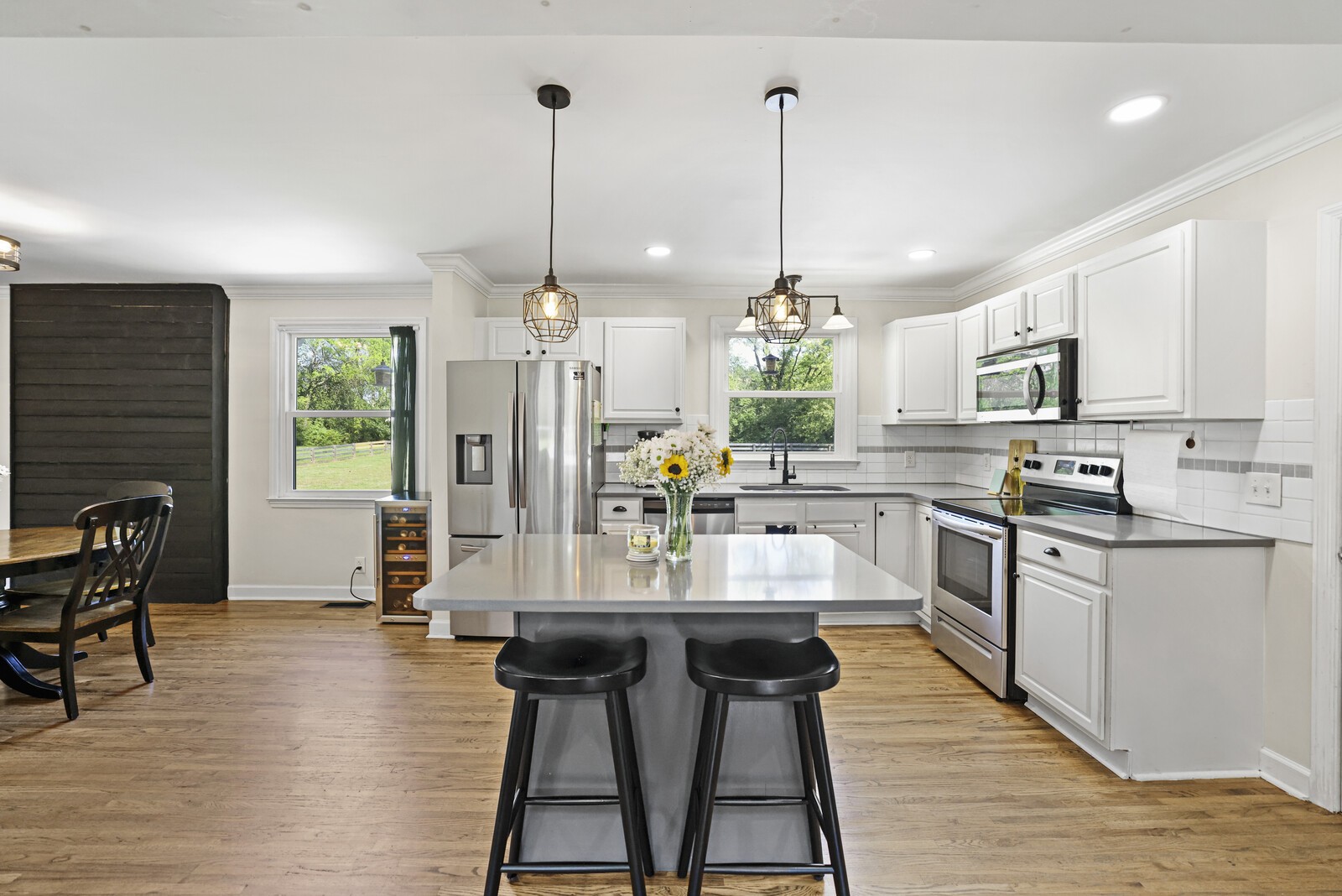 1136 Howell Dr