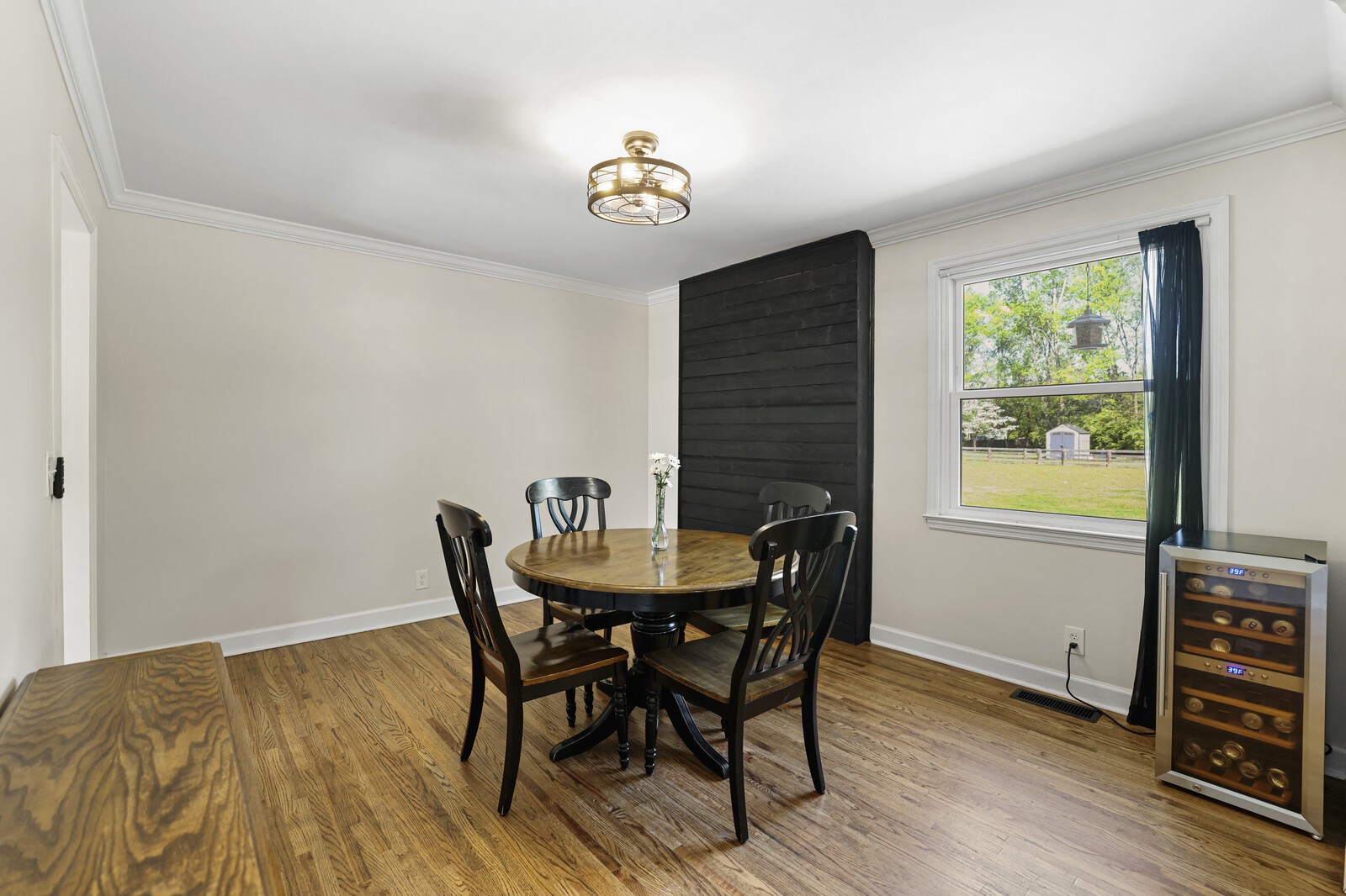 1136 Howell Dr