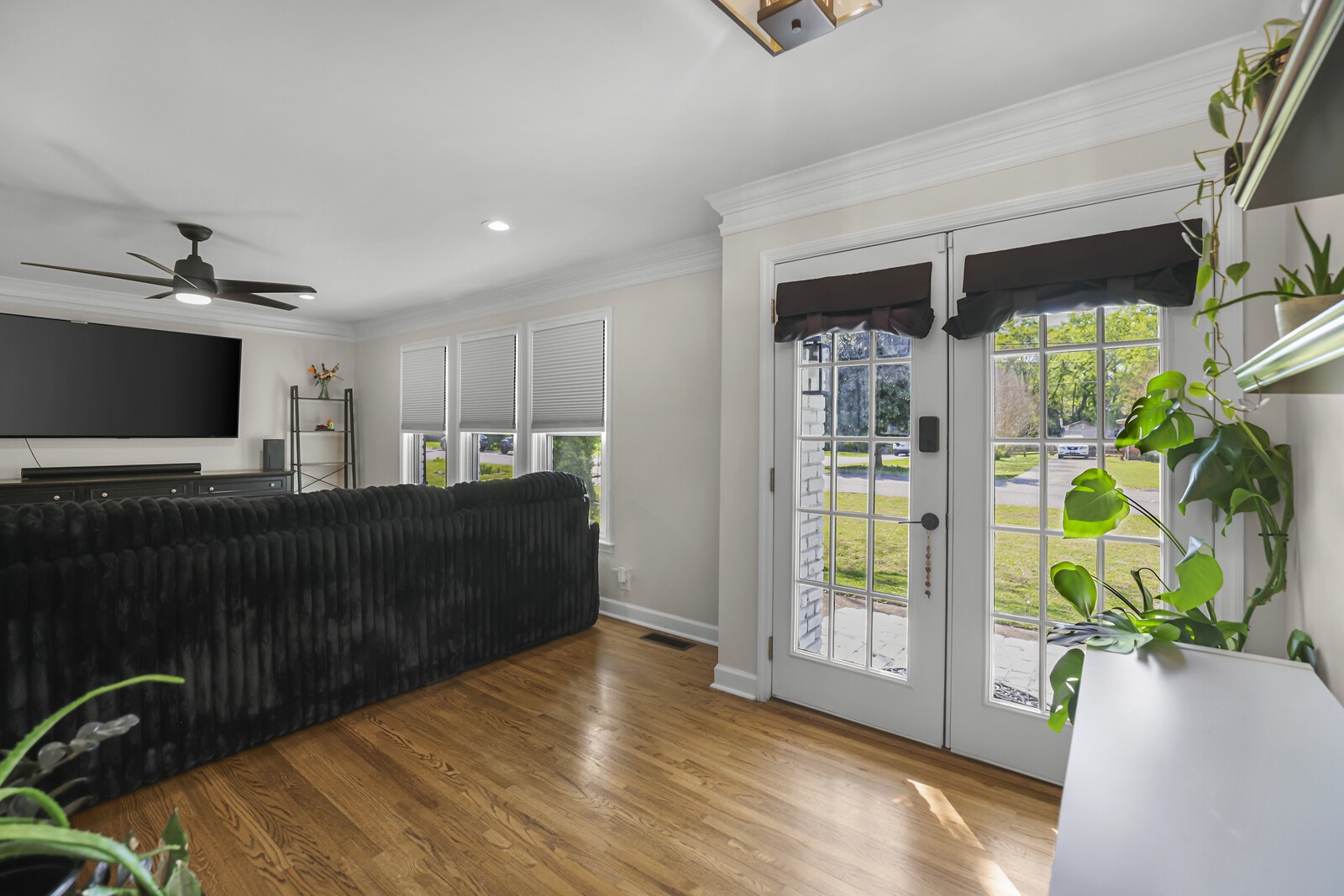 1136 Howell Dr