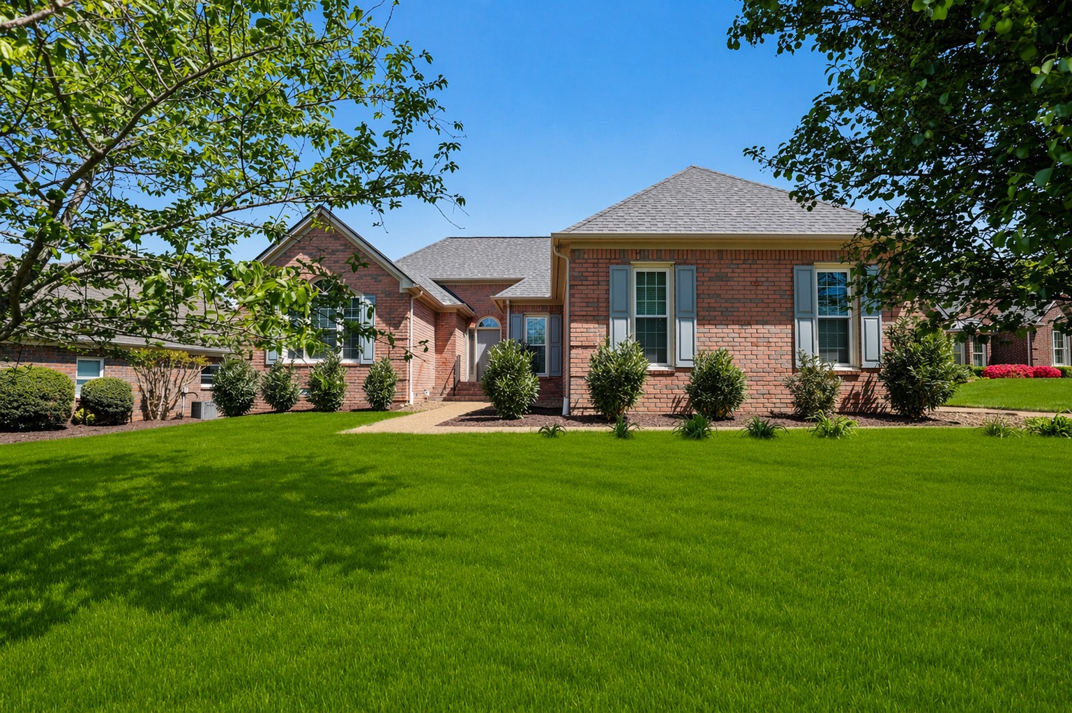 5725 Chadwick Ln