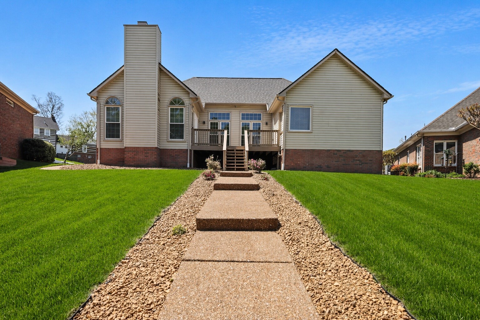 5725 Chadwick Ln