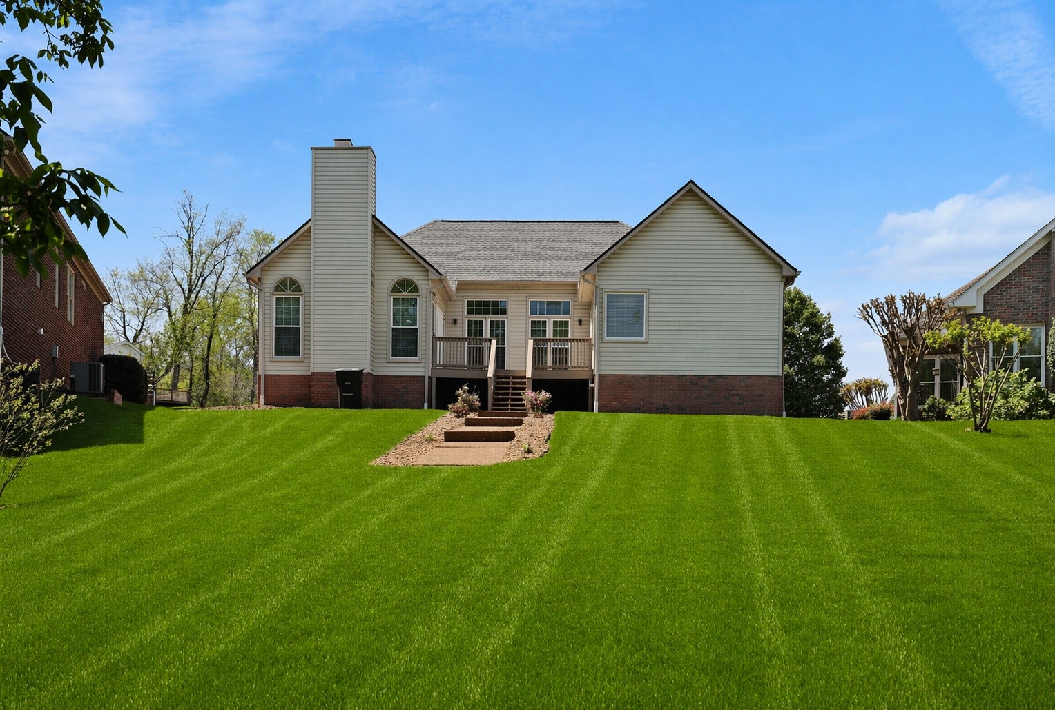 5725 Chadwick Ln