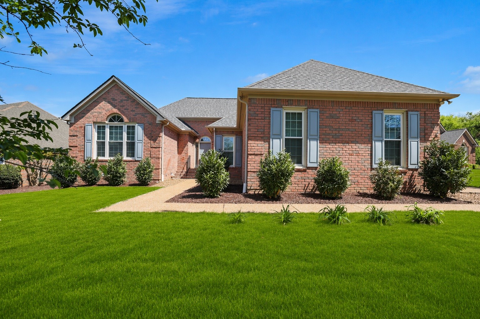 5725 Chadwick Ln