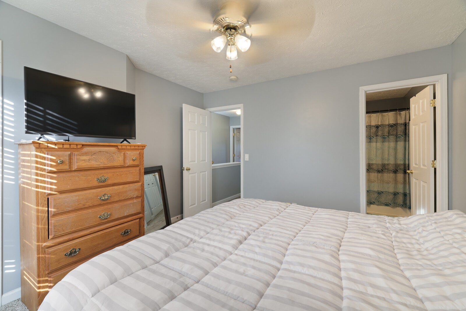 141 Shadow Glen Dr