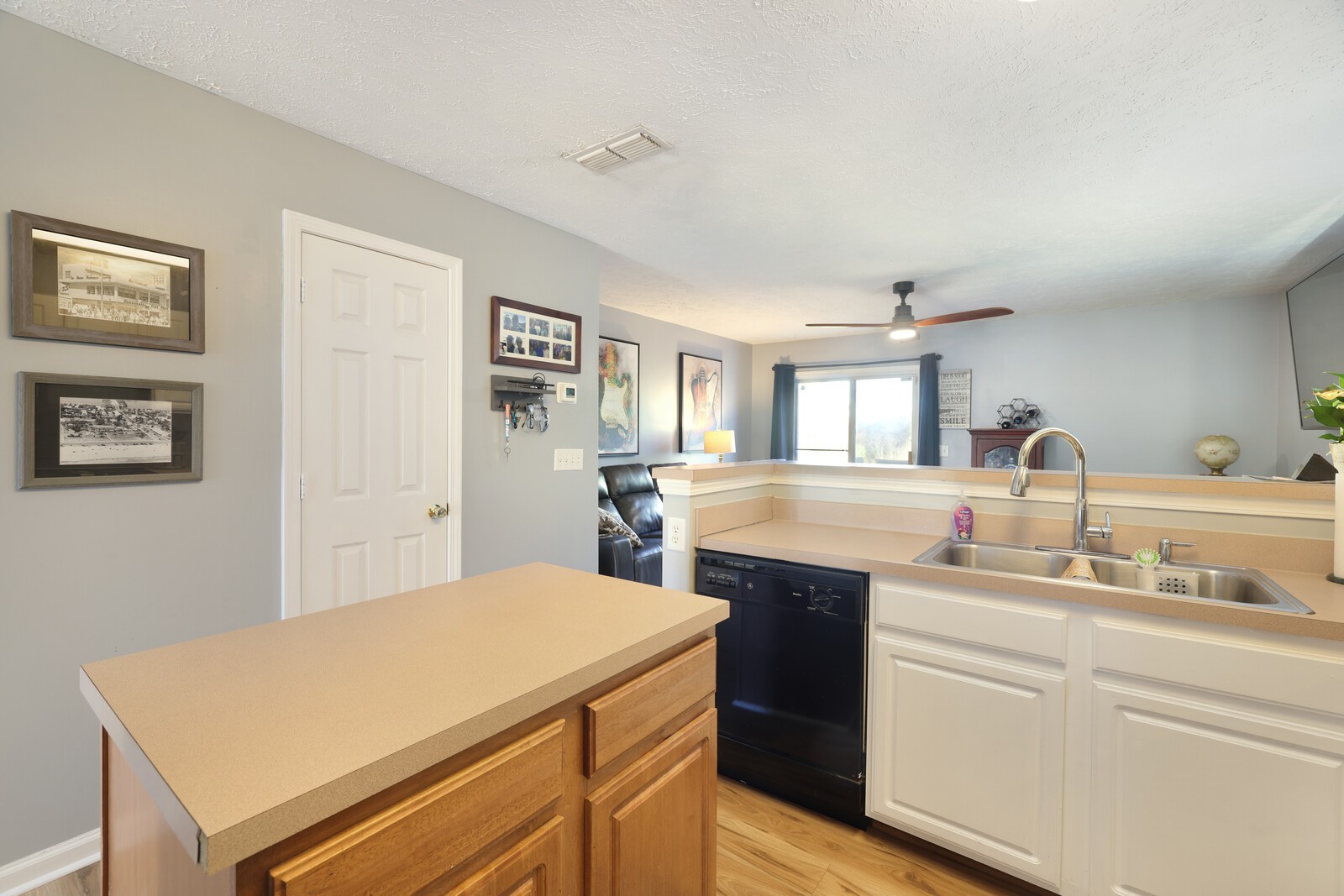141 Shadow Glen Dr