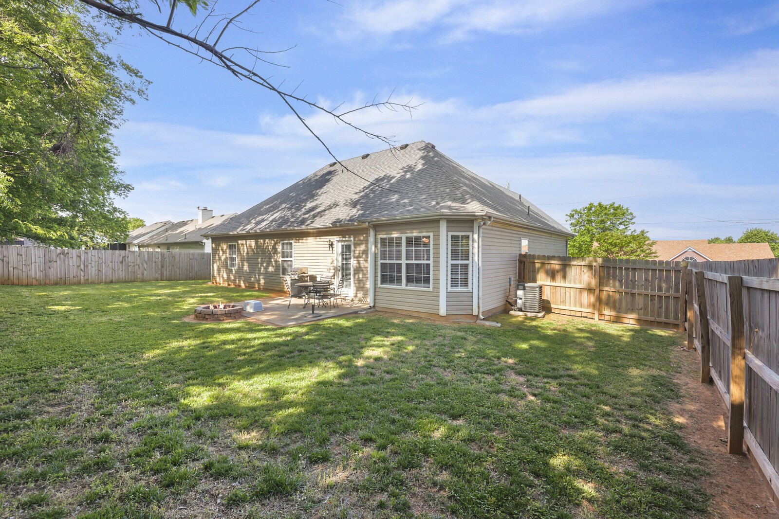 2233 Rosecran Cir