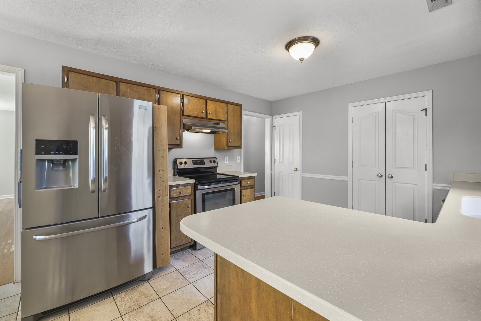 2233 Rosecran Cir