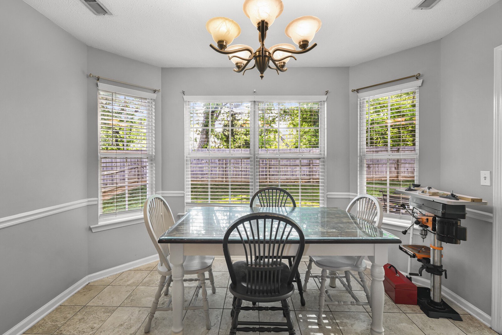 2233 Rosecran Cir