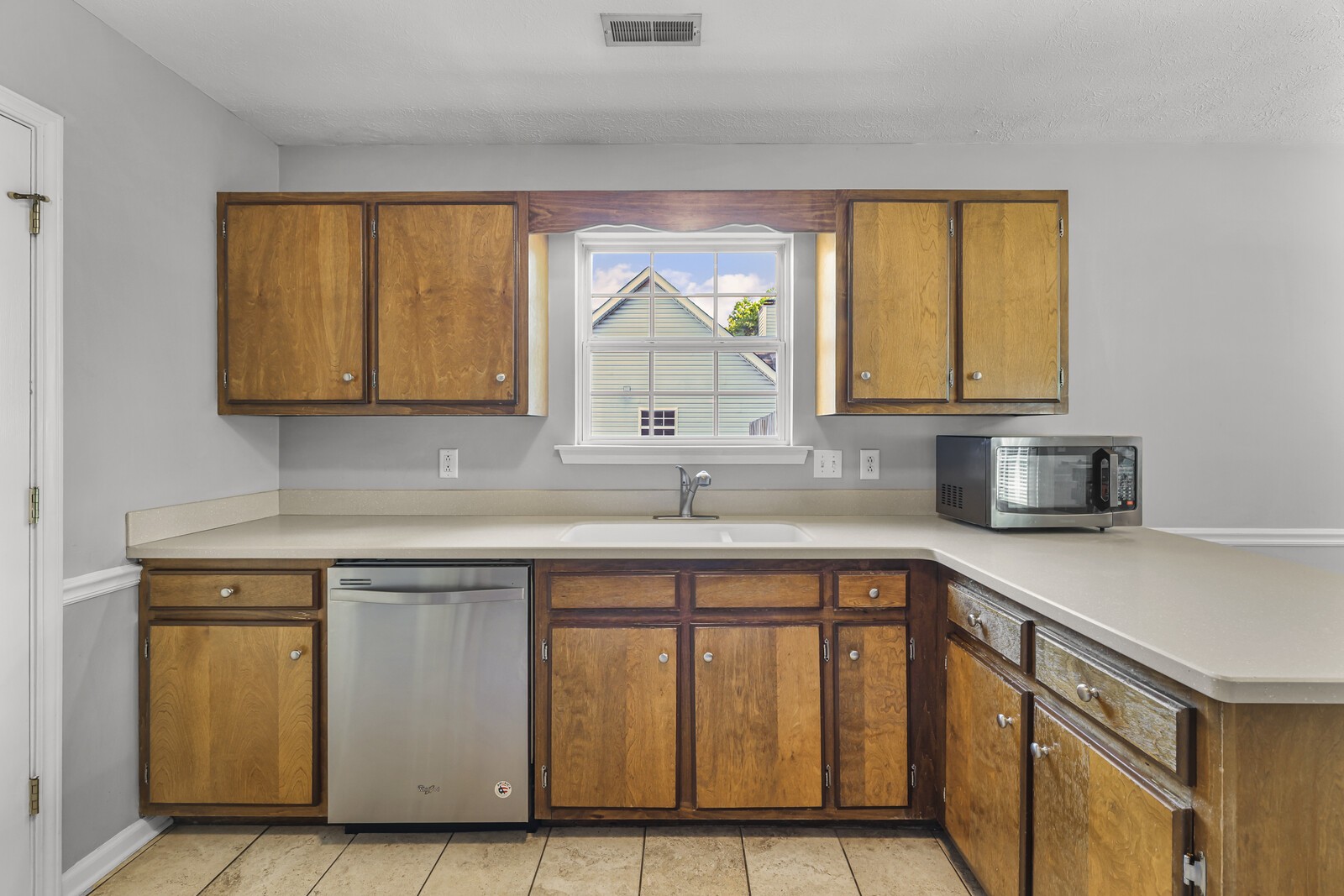 2233 Rosecran Cir