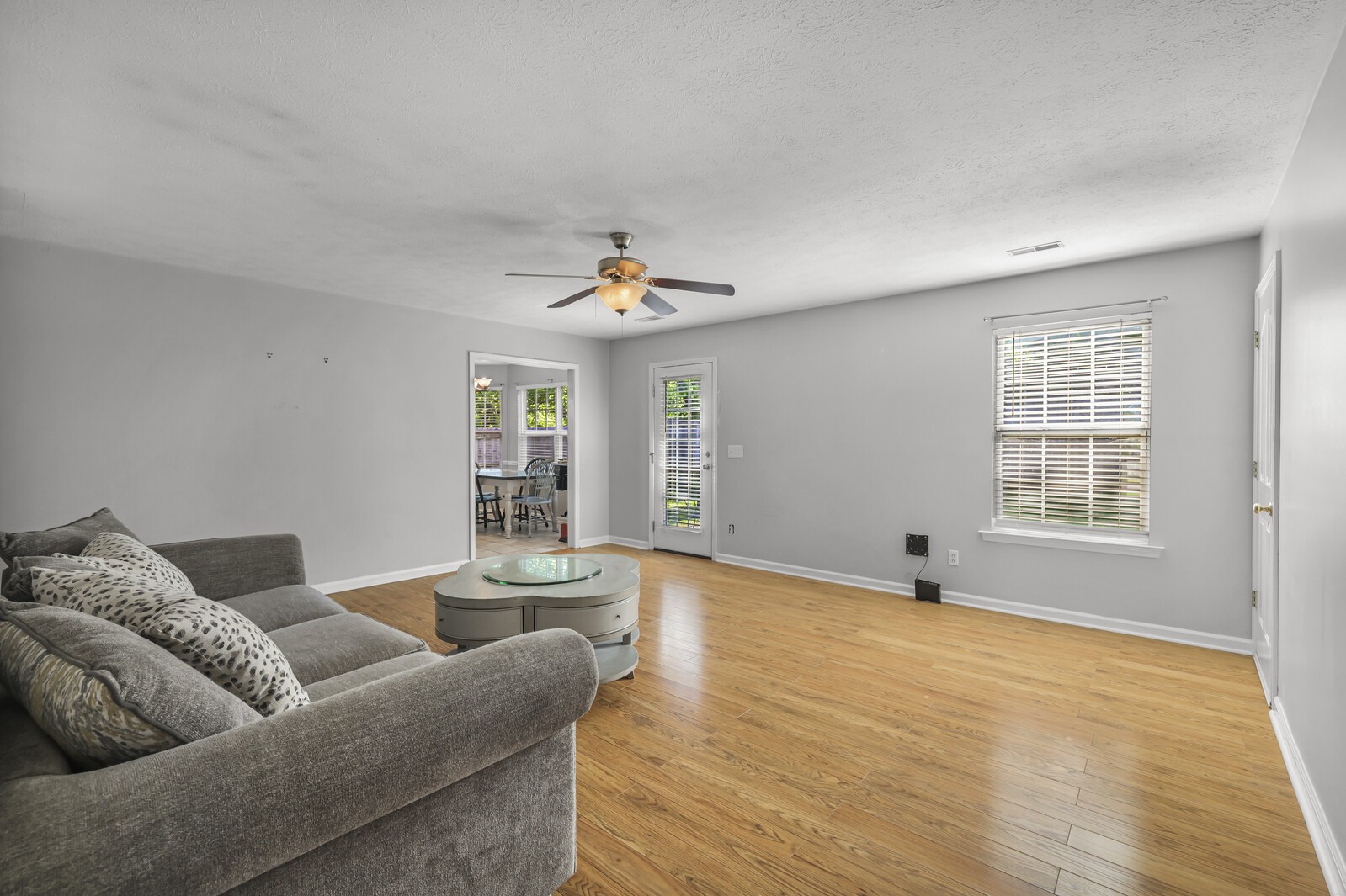 2233 Rosecran Cir