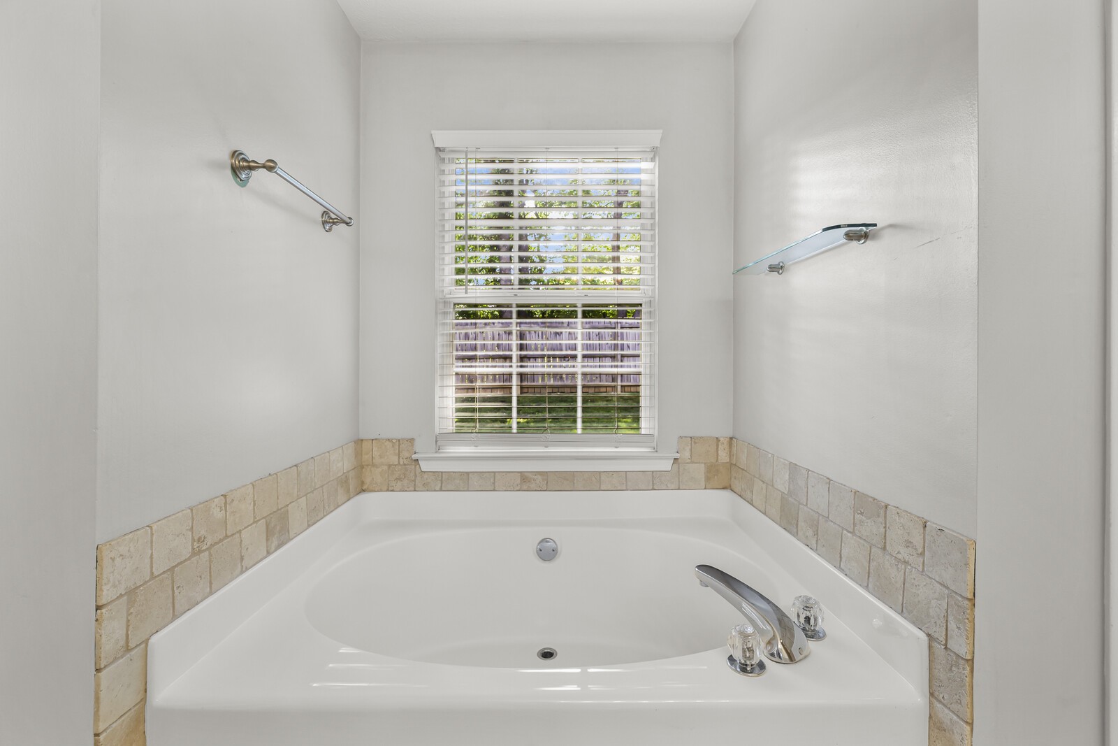 2233 Rosecran Cir