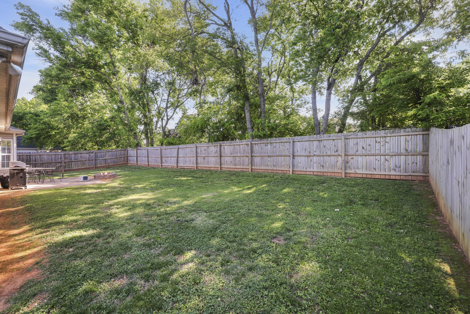 2233 Rosecran Cir