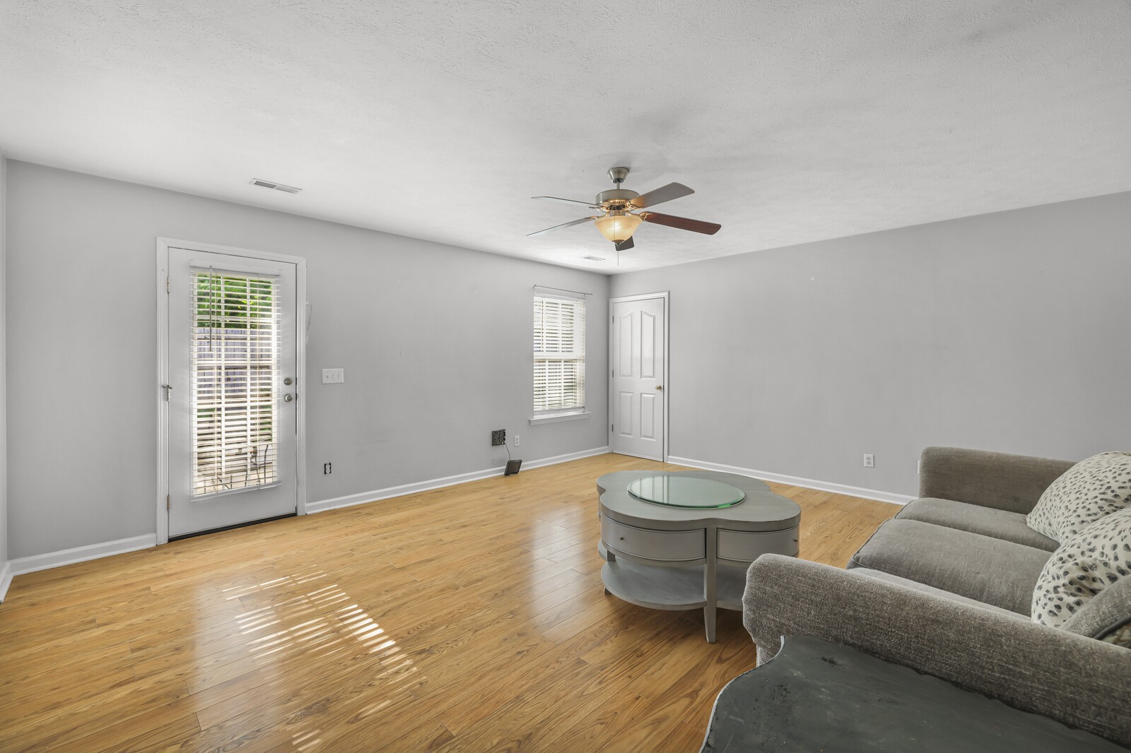 2233 Rosecran Cir