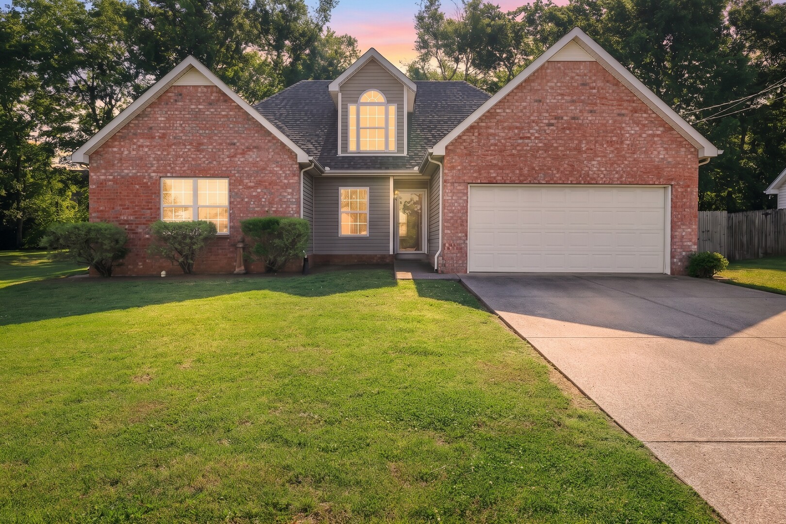 2233 Rosecran Cir
