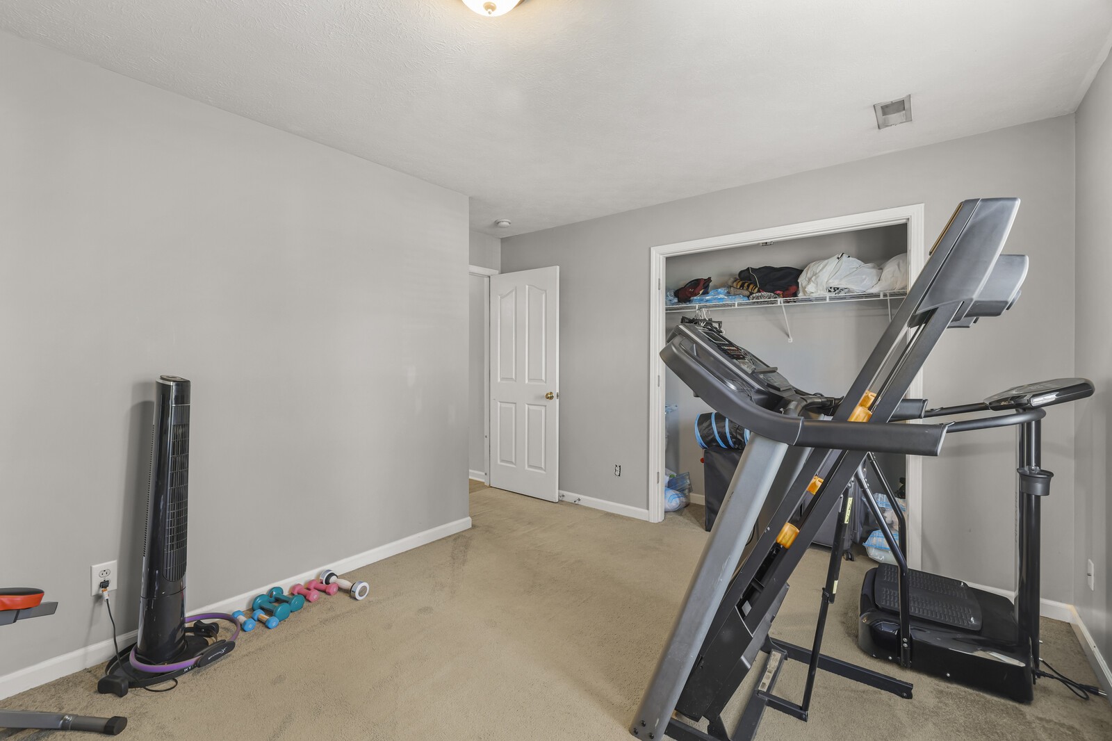 2233 Rosecran Cir