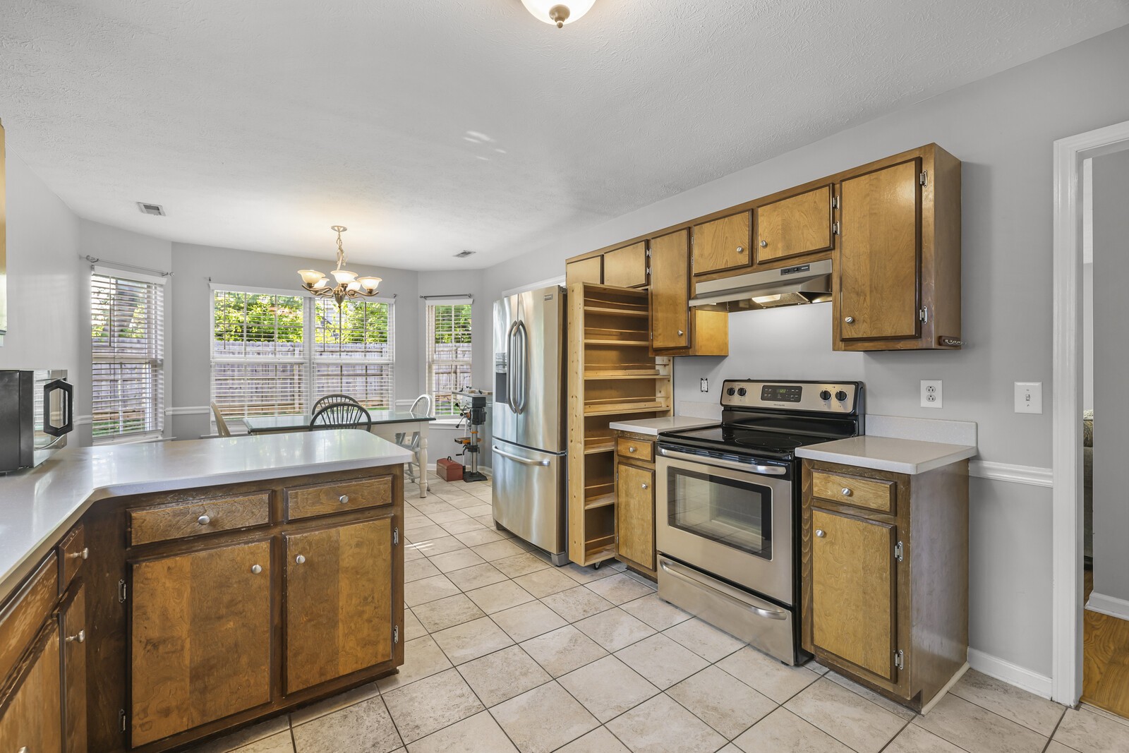 2233 Rosecran Cir