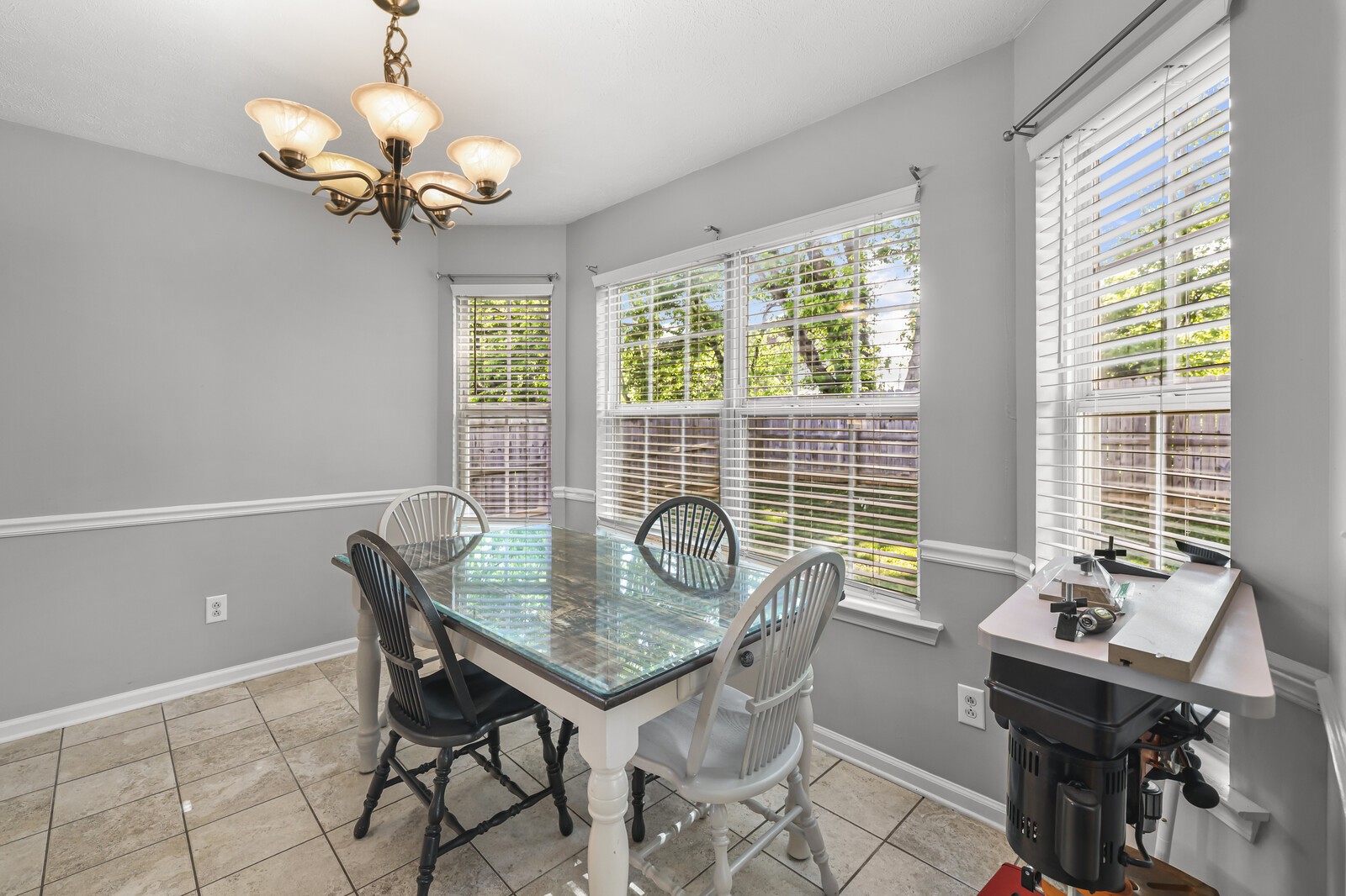 2233 Rosecran Cir
