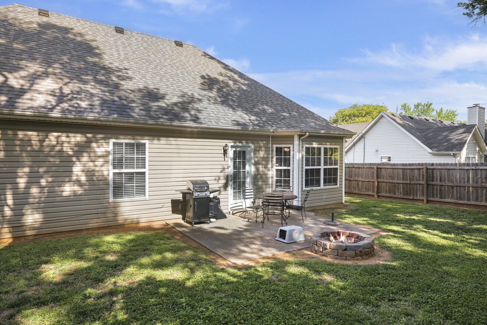 2233 Rosecran Cir
