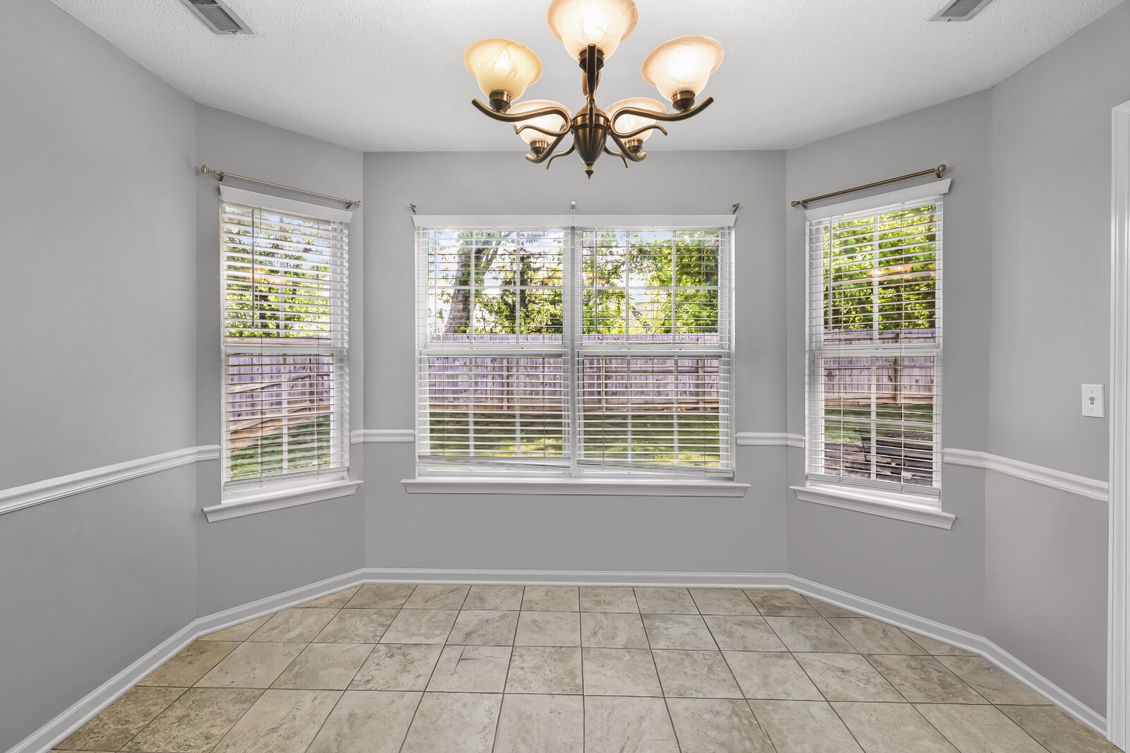 2233 Rosecran Cir