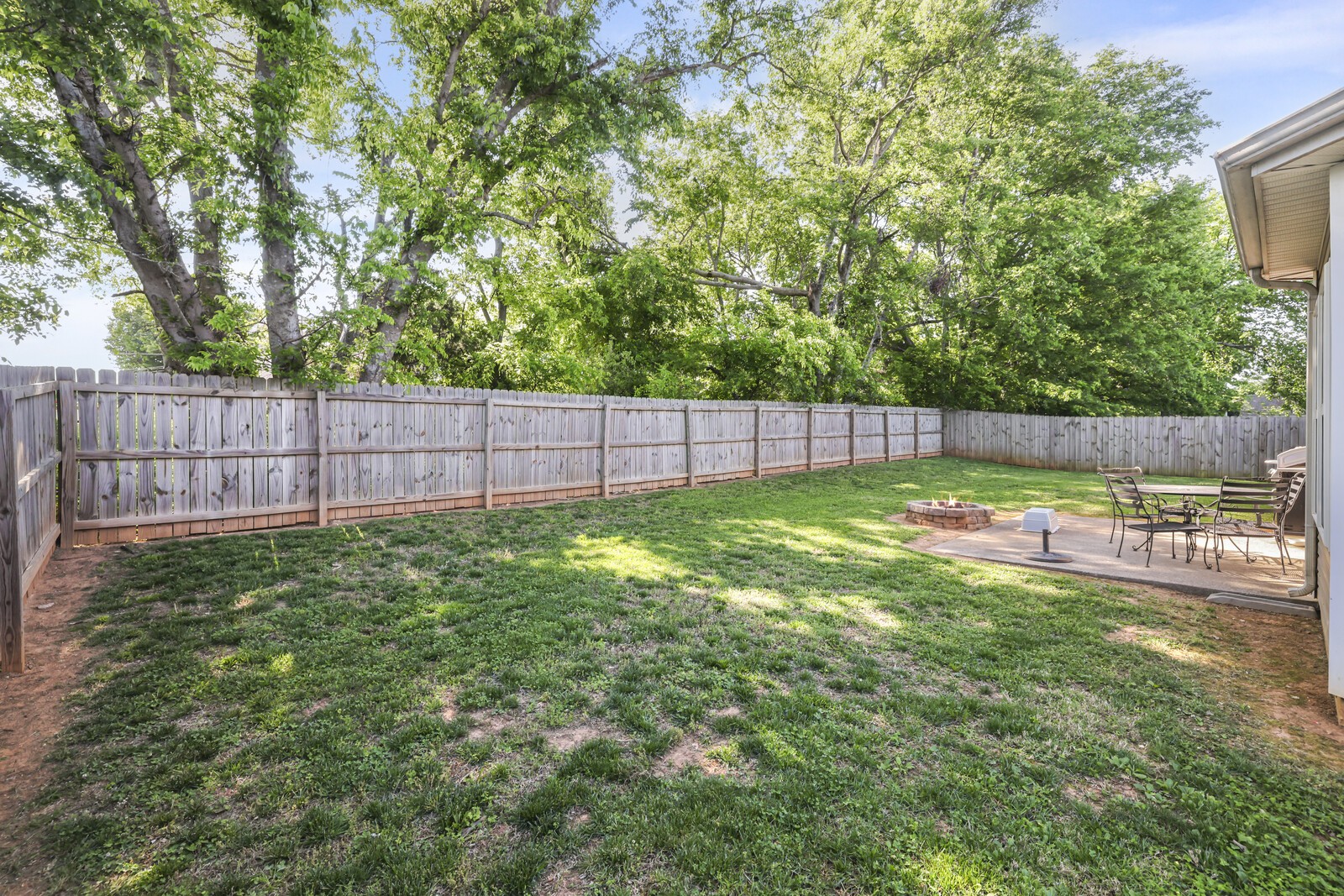 2233 Rosecran Cir