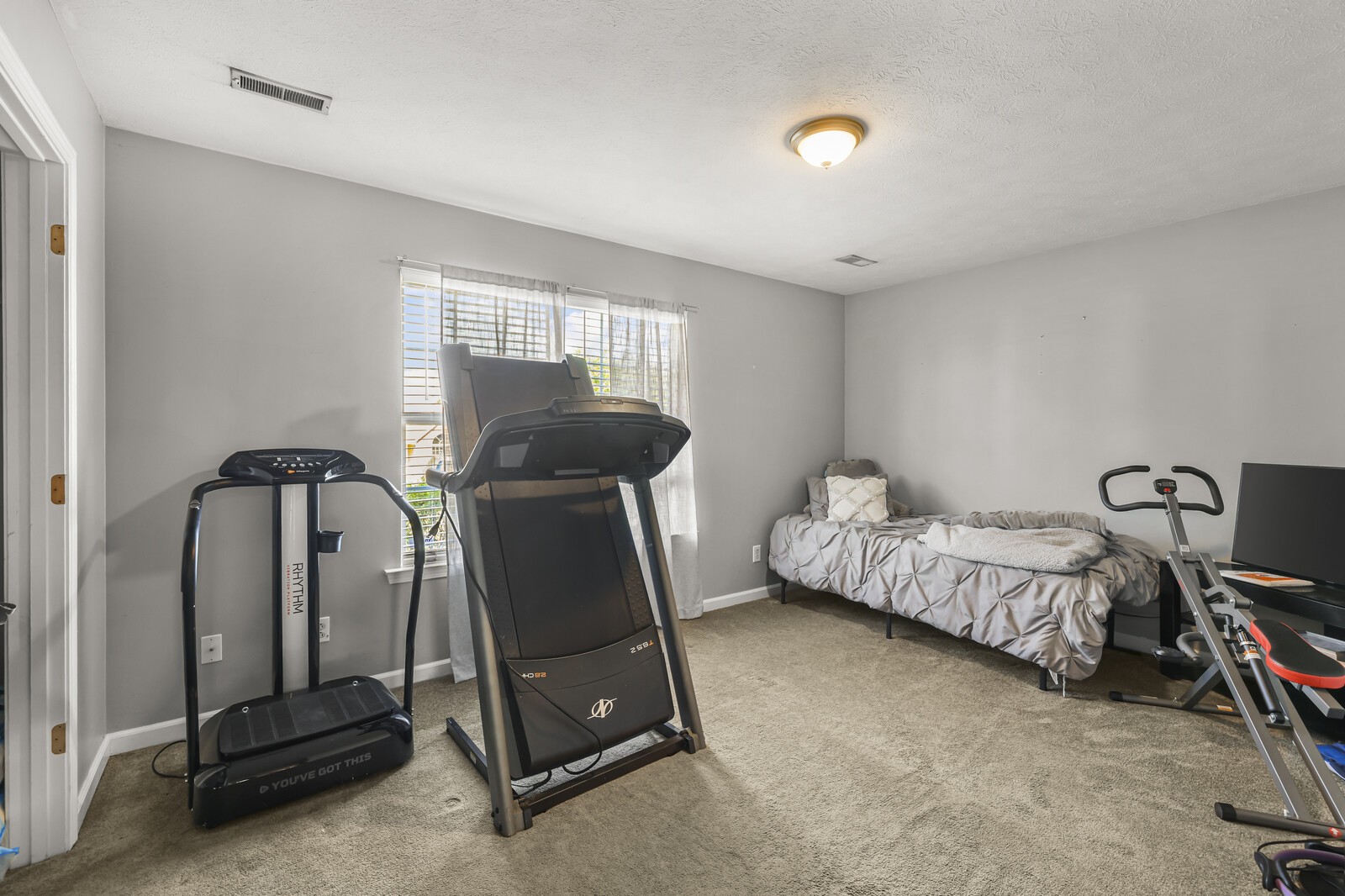 2233 Rosecran Cir
