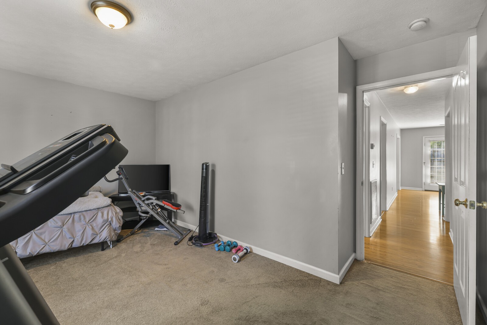 2233 Rosecran Cir
