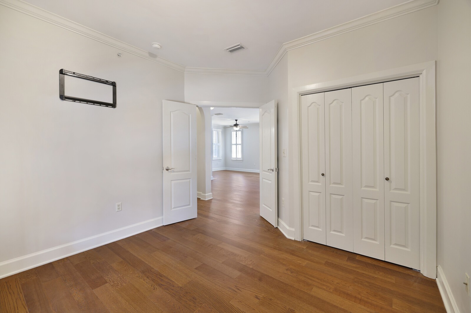 311 Seven Springs Way Unit: 104