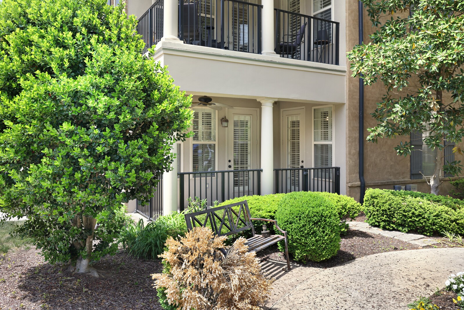 311 Seven Springs Way Unit: 104