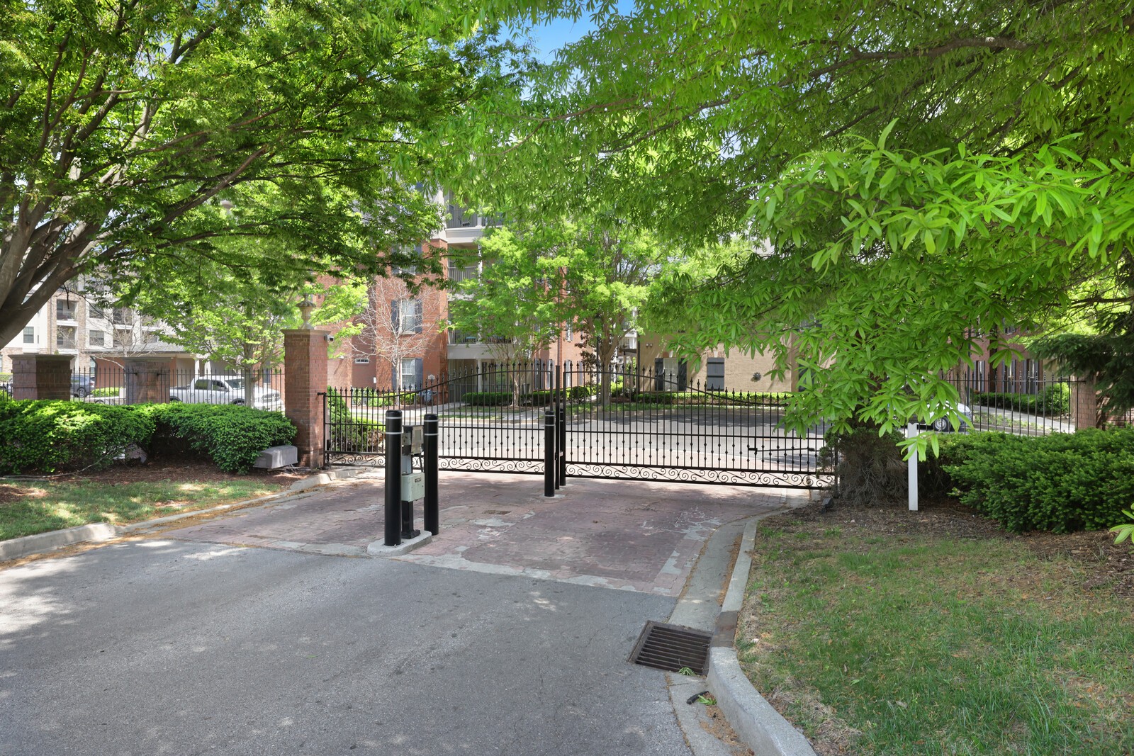 311 Seven Springs Way Unit: 104