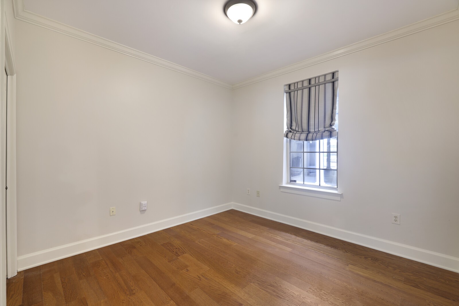 311 Seven Springs Way Unit: 104