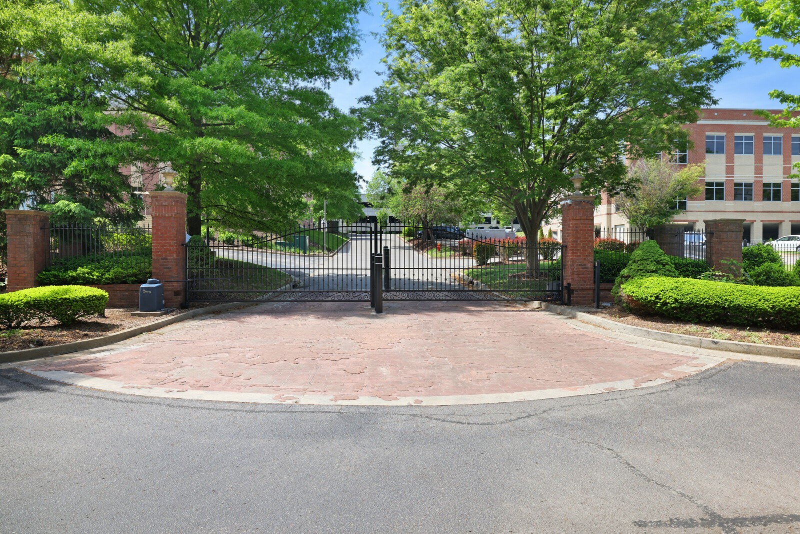 311 Seven Springs Way Unit: 104
