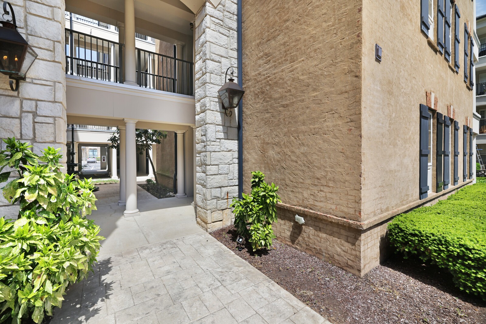 311 Seven Springs Way Unit: 104