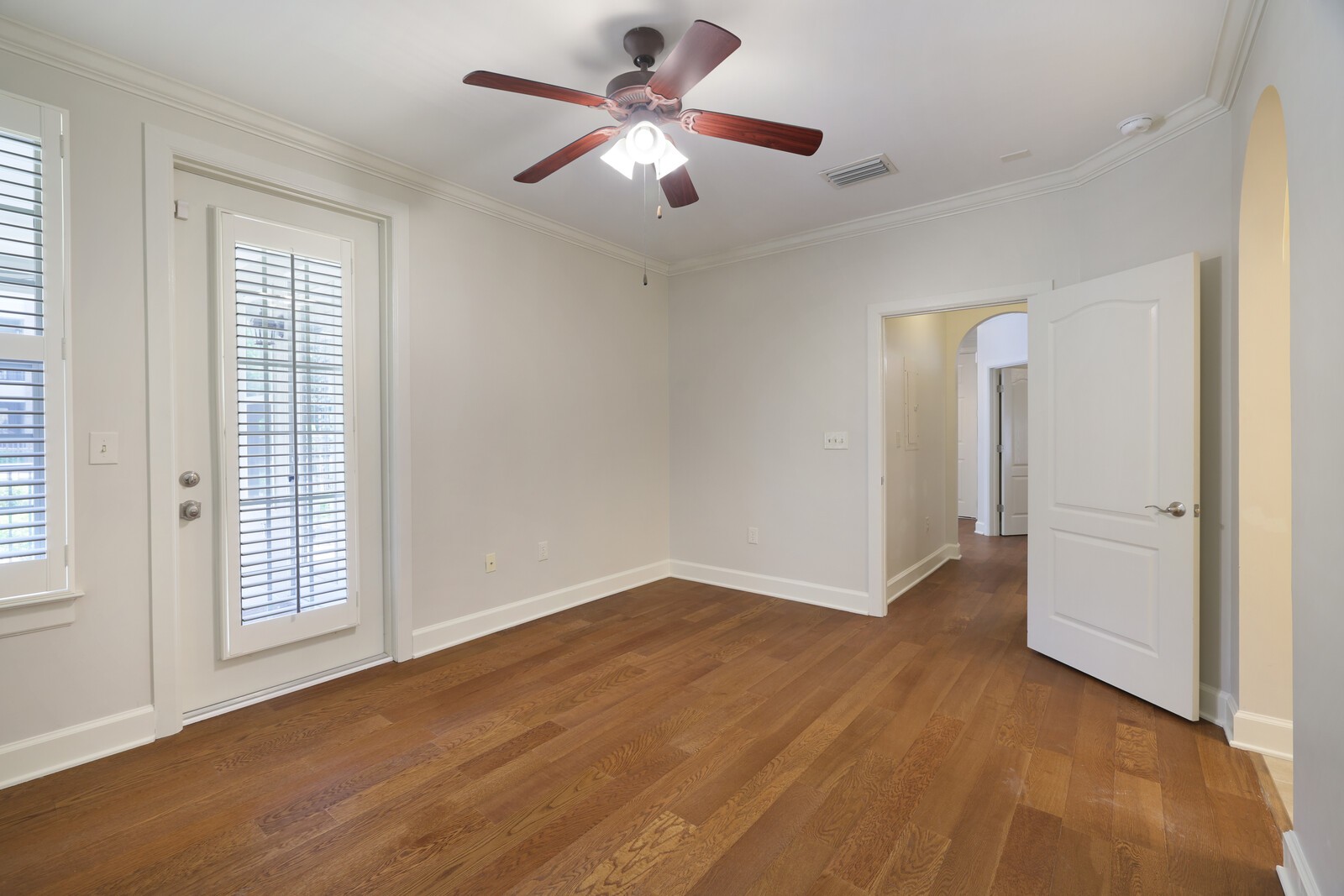 311 Seven Springs Way Unit: 104