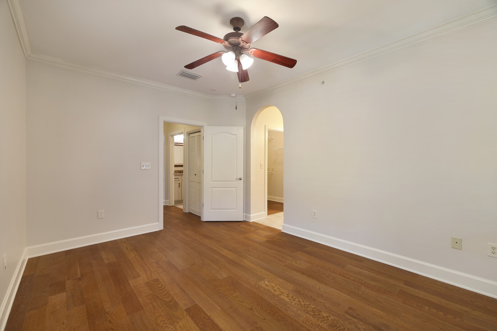 311 Seven Springs Way Unit: 104