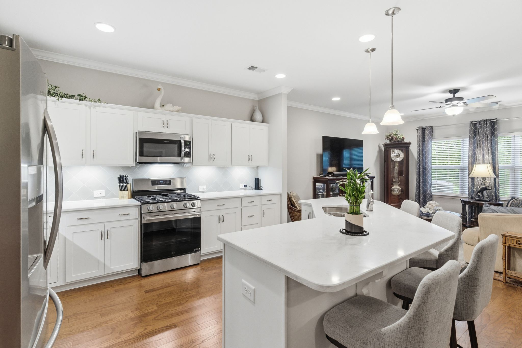 3223 Chaucer Ln