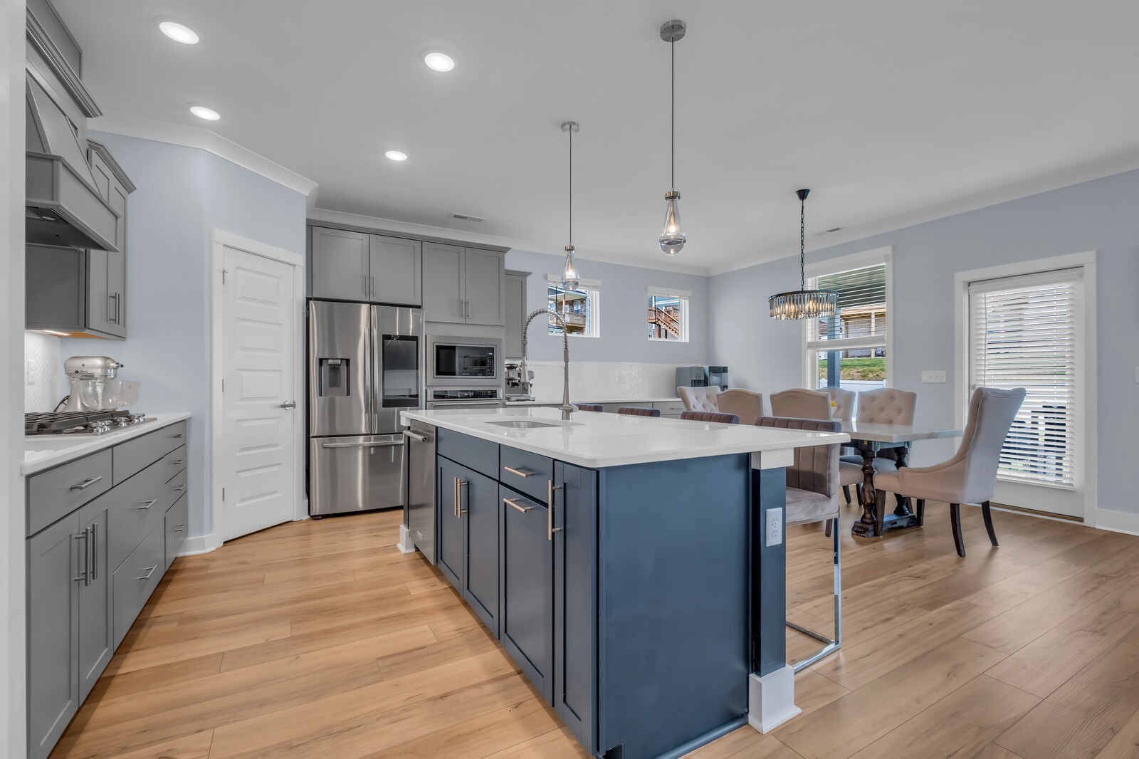 885 Rockwell Dr