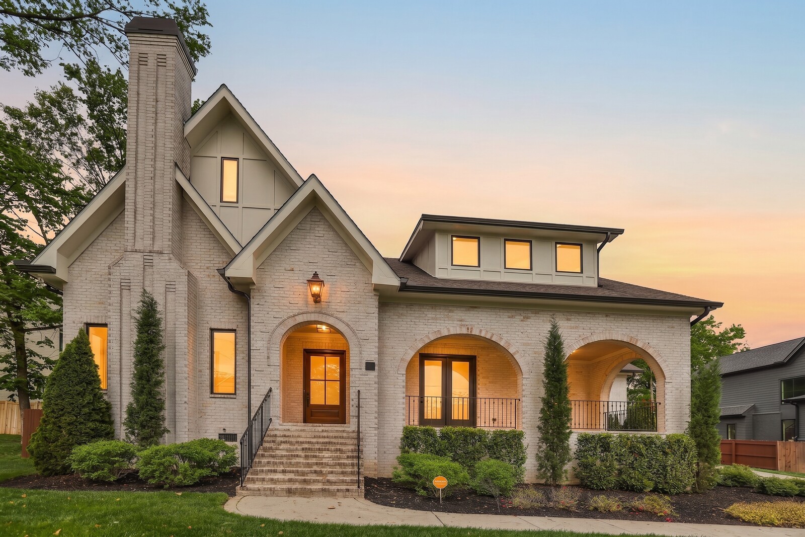 4427 Lealand Ln