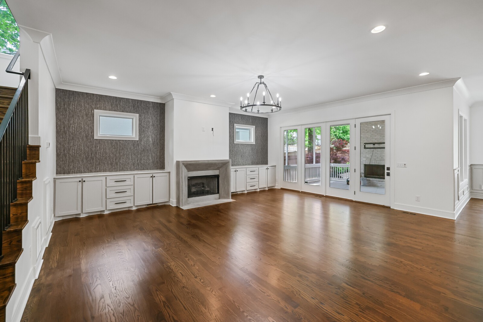 4427 Lealand Ln