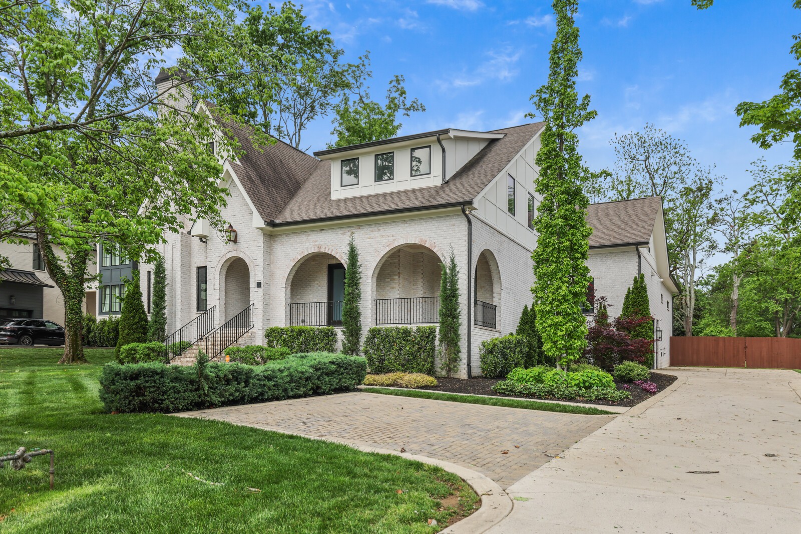 4427 Lealand Ln