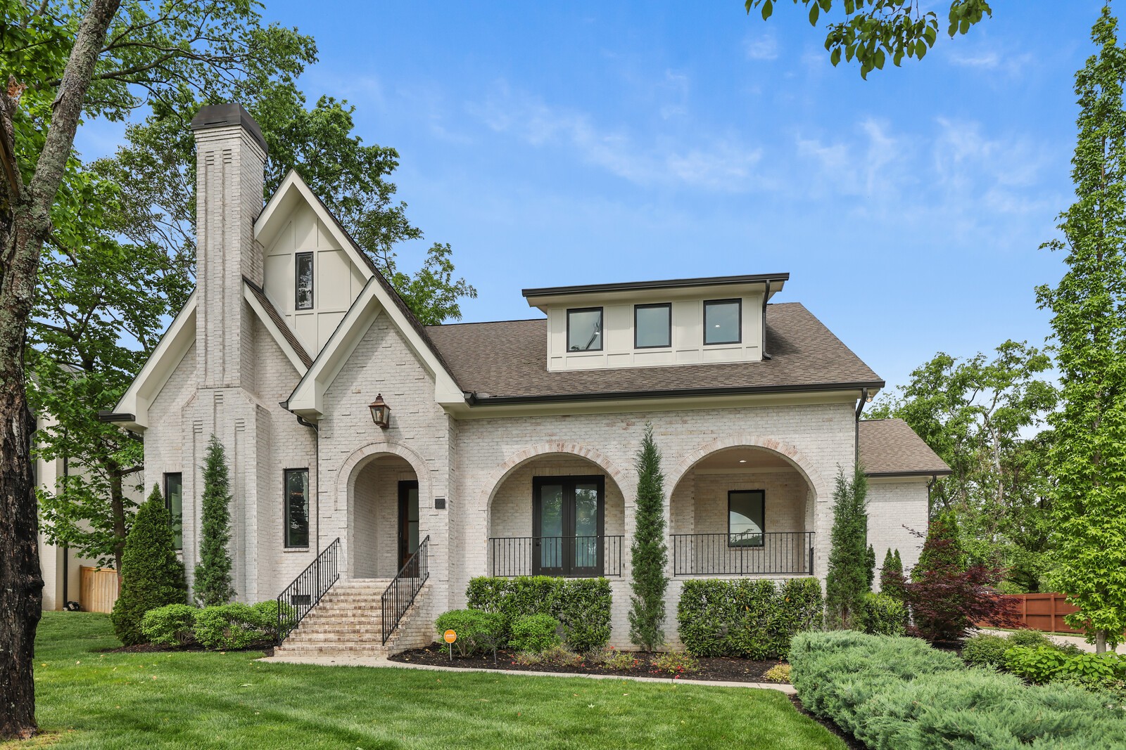 4427 Lealand Ln