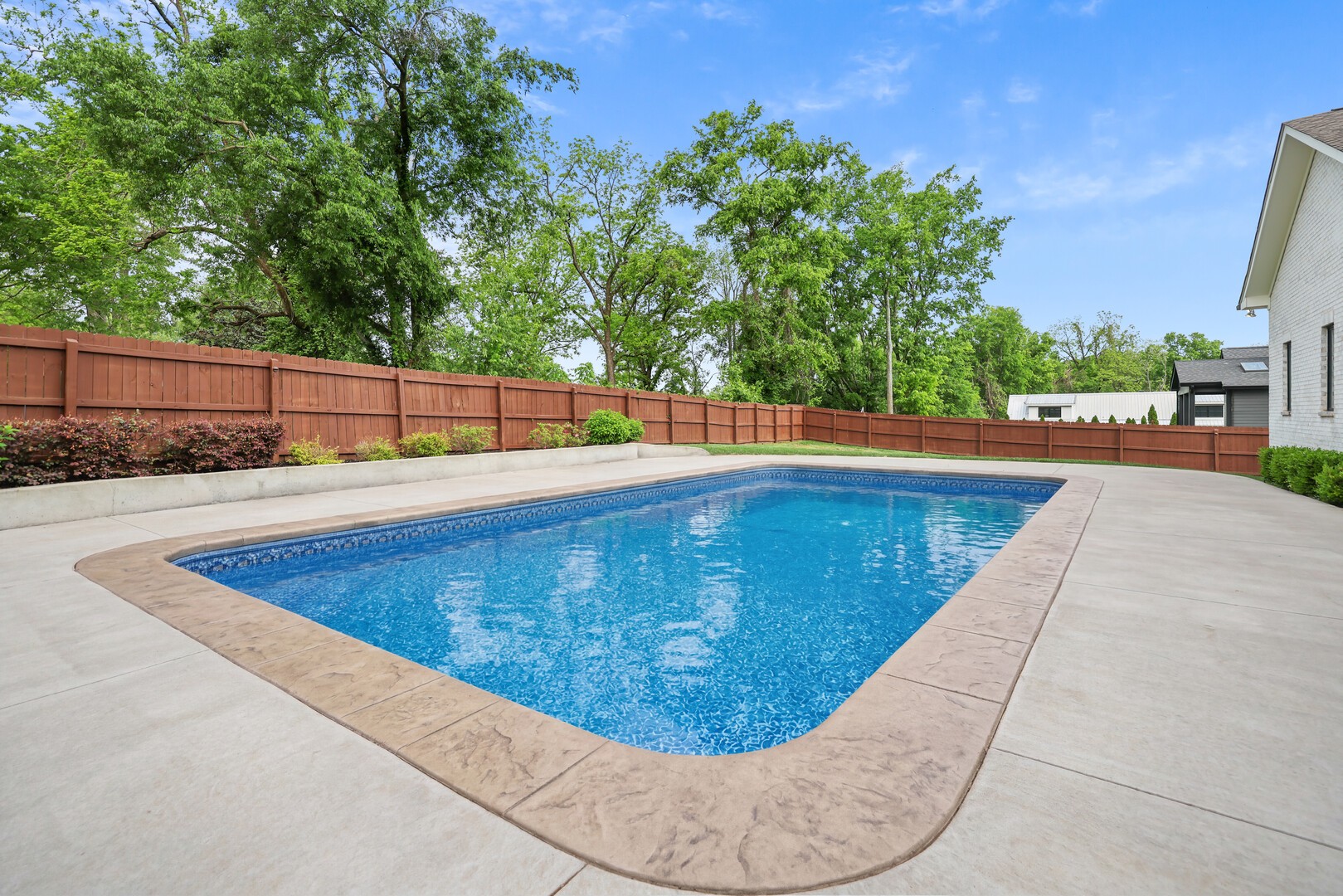 4427 Lealand Ln